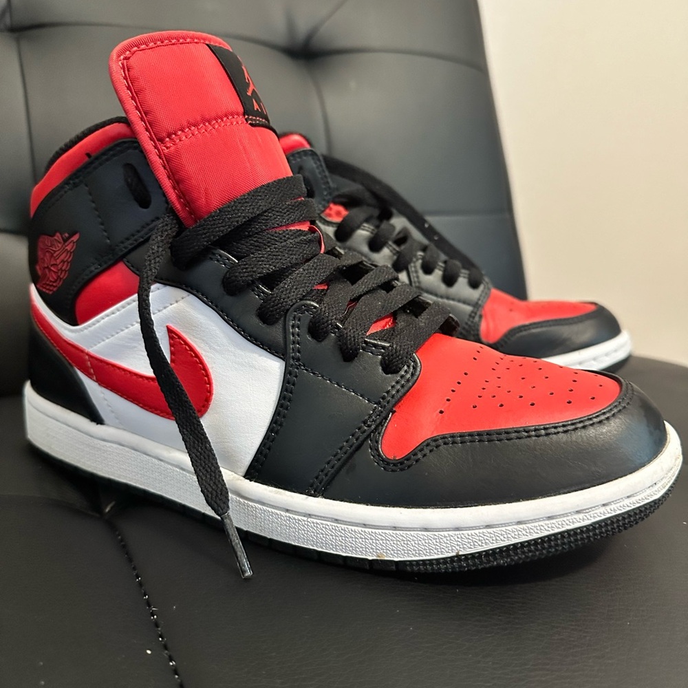 Jordan 1 mid